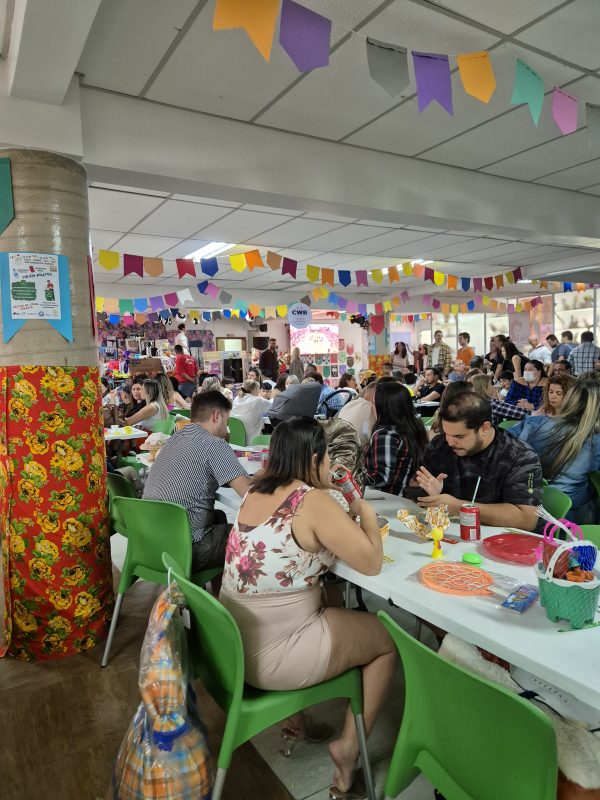 COLÉGIO PETRÓPOLIS-AQUARELA DE SÃO BERNARDO ARRECADA MAIS DE 200 CESTAS BÁSICAS EM ARRAIAL SOLIDÁRIO