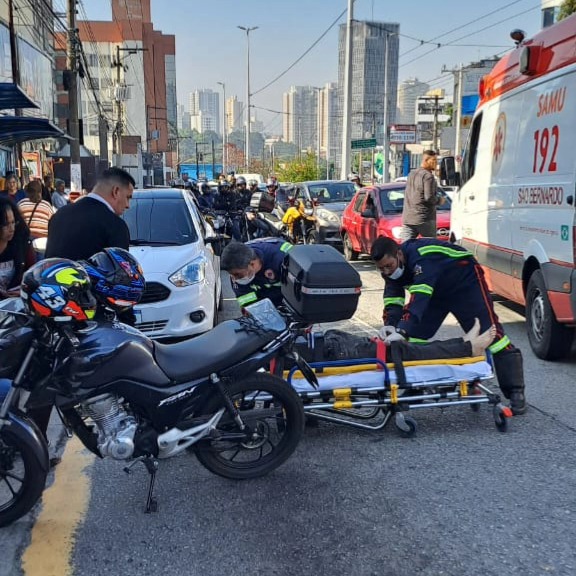 ATROPELAMENTO NA AVENIDA LUCAS NOGUEIRA GARCEZ