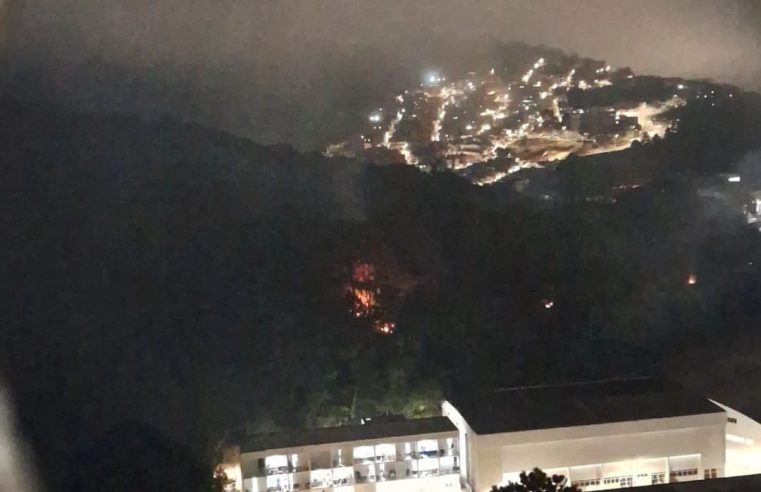 INCÊNDIO NA RUA TIRADENTES AINDA NÃO FOI CONTROLADO