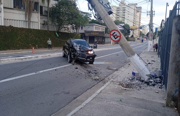 GRAVE ACIDENTE NA SENADOR VERGUEIRO: CARRO BATE E ATINGE POSTE NA MANHÃ DE SÁBADO