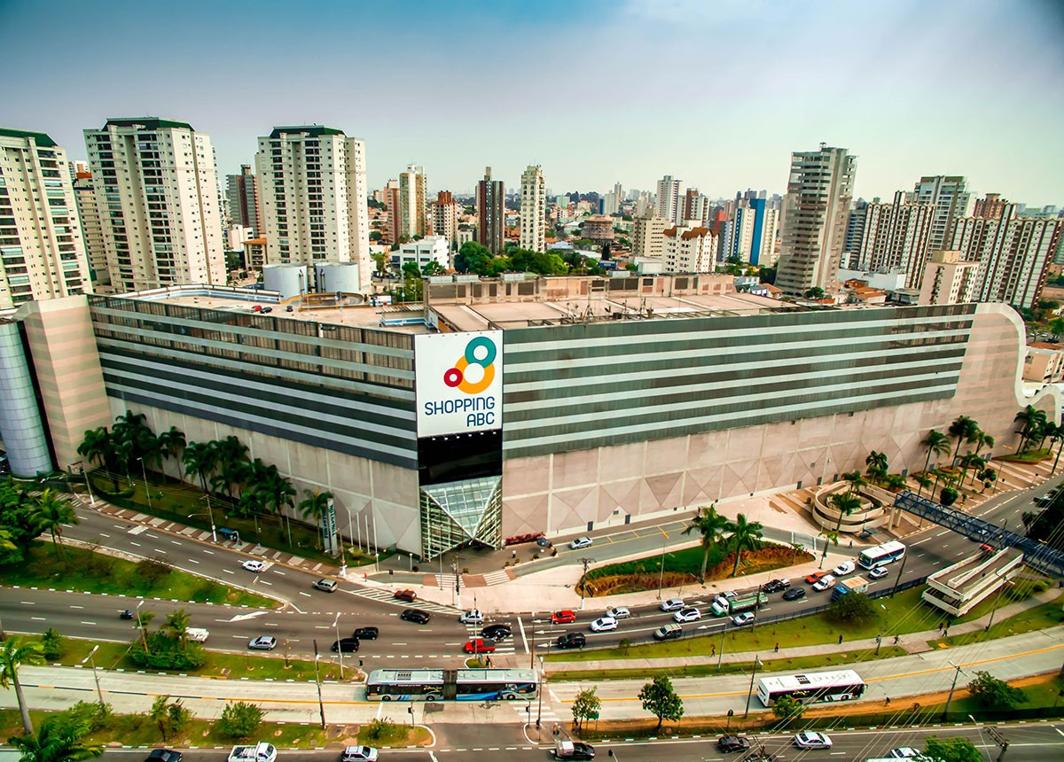 DIA DOS NAMORADOS NO SHOPPING ABC PRESENTEIA APAIXONADOS COM DOIS DOLPHIN MINI, DA BYD