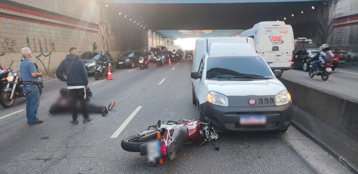 ACIDENTE NA AVENIDA LIONS DEIXA MOTOCICLISTA FERIDO