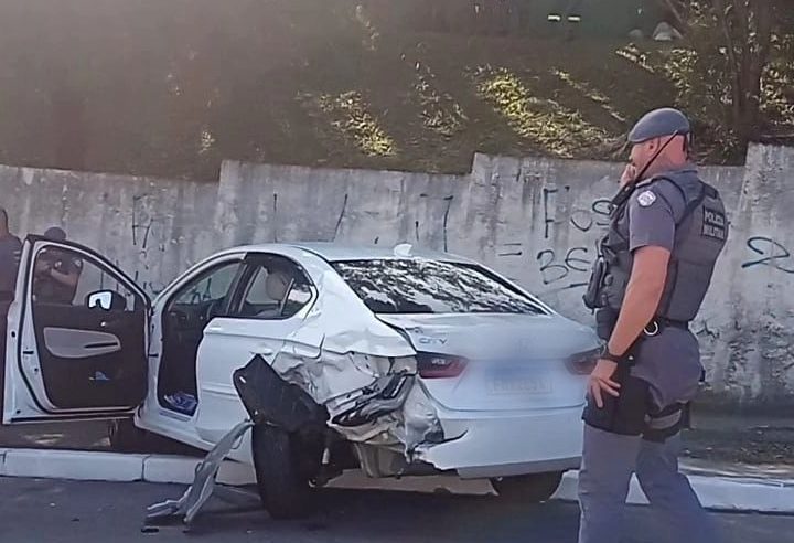 CRIMINOSOS TENTAM ATROPELAR POLICIAL APÓS ROUBO A RESIDÊNCIA NA RUA BELA VISTA; 3 SÃO PRESOS