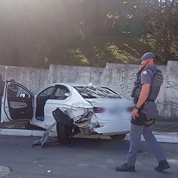 CRIMINOSOS TENTAM ATROPELAR POLICIAL APÓS ROUBO A RESIDÊNCIA NA RUA BELA VISTA; 3 SÃO PRESOS