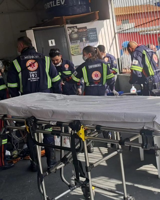 TRÊS PESSOAS FICAM FERIDAS EM INCÊNDIO; PM E GCM RESGATAM CÃES NO LOCAL