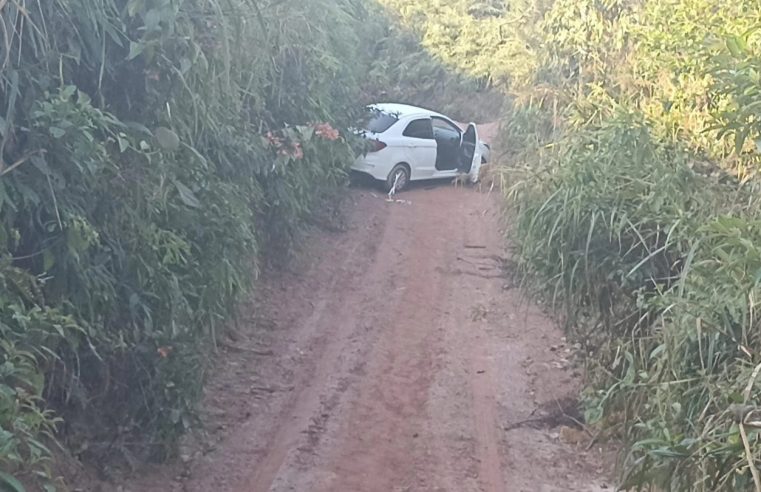 FAMÍLIA PERDIDA NA MATA E COM CARRO ATOLADO É RESGATADA EM PARANAPIACABA PELA PM AMBIENTAL