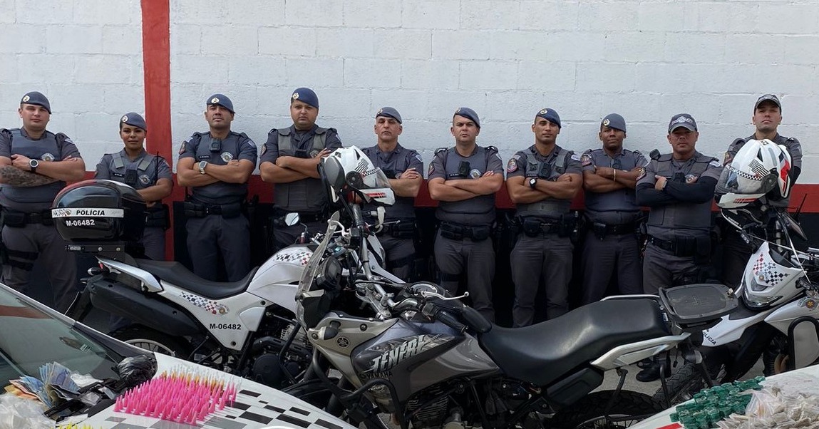 PM PRENDE TRAFICANTE NO PARQUE SÃO BERNARDO, APREENDE DROGAS E RECUPERA MOTO ROUBADA