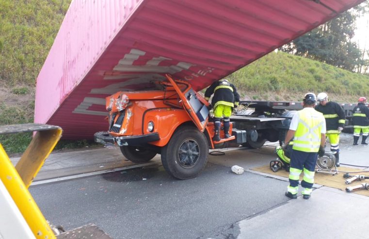 ACIDENTE NO RODOANEL ENVOLVE TRÊS CARRETAS E DEIXA VÍTIMA FATAL