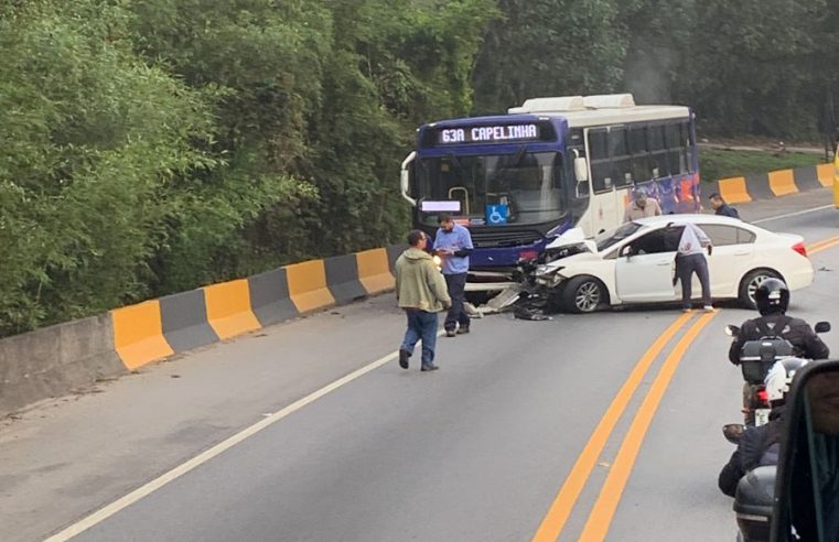 ACIDENTE ENVOLVENDO ÔNIBUS E CARRO NA RODOVIA ÍNDIO TIBIRIÇÁ