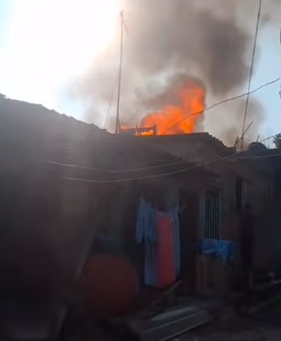 BARRACOS PEGAM FOGO EM FAVELA NA DIVISA DE DIADEMA E SP