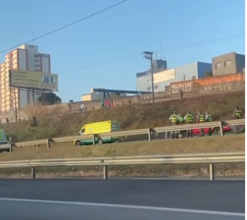 GARUPA DE MOTO ATINGIDO POR LINHA DE PIPA NA ANCHIETA É SOCORRIDO EM ESTADO GRAVE PELO ÁGUIA