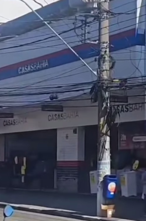 LOJA DAS CASAS BAHIA DE DIADEMA É INVADIDA E TEM 15 CELULARES ROUBADOS EM PLENA LUZ DO DIA