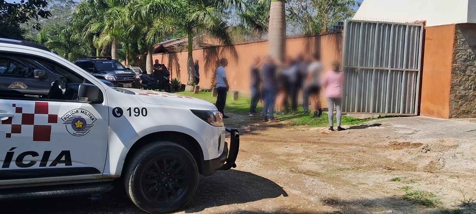 FAMÍLIA É MANTIDA REFÉM EM SÃO BERNARDO; POLÍCIA MILITAR PRENDE CRIMINOSOS