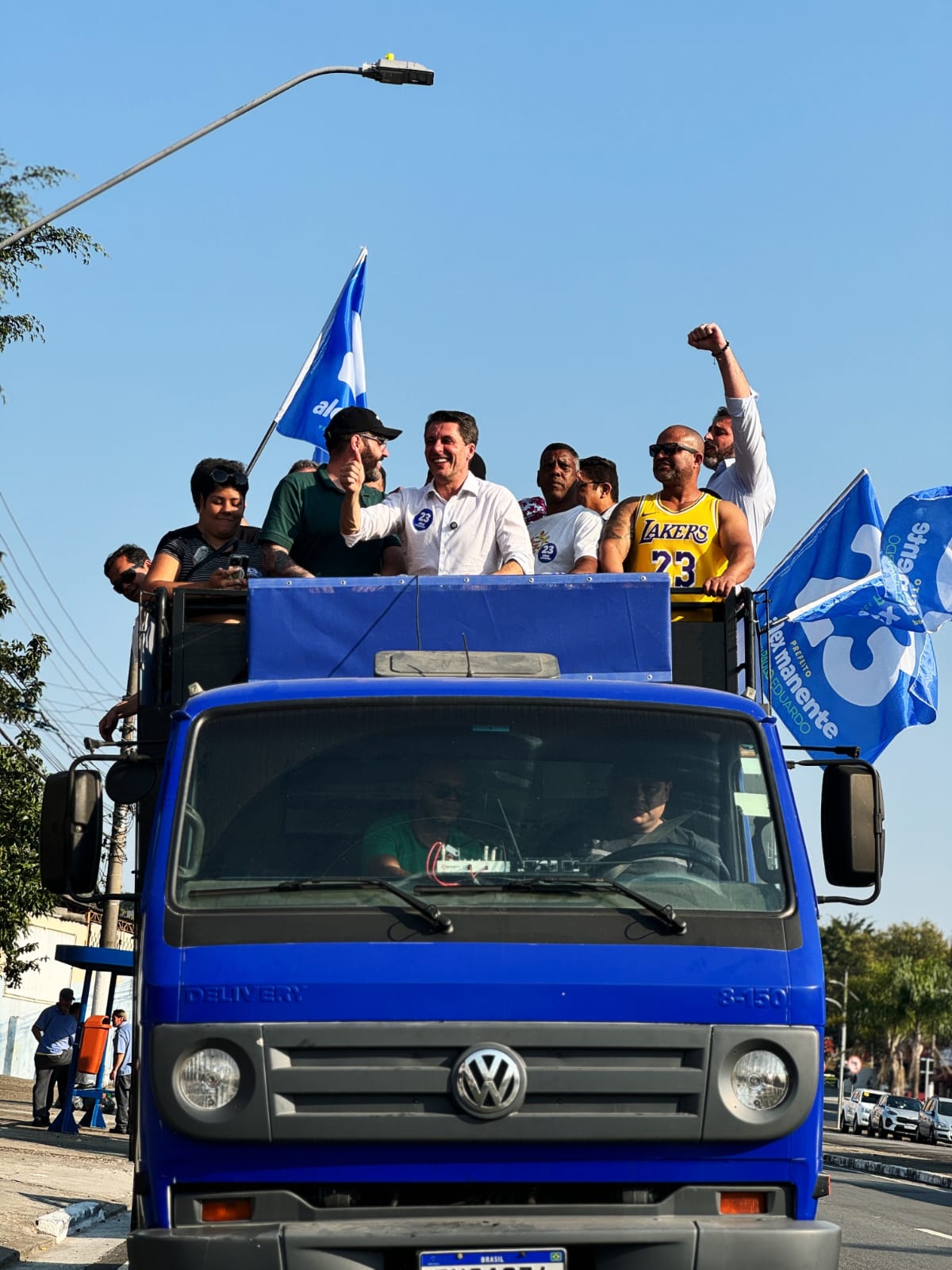 ALEX MANENTE FAZ CAMINHADA NO PLANALTO E DESTACA AÇÕES DE SEGURANÇA