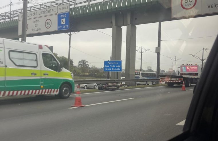 ACIDENTE NO KM 20 DA ANCHIETA MOBILIZA HELICÓPTERO ÁGUIA E CAUSA BLOQUEIO