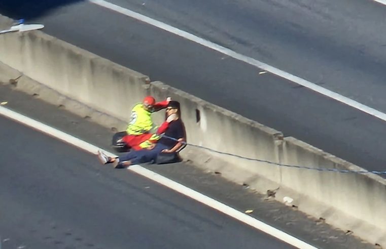 ACIDENTE NO KM 22 DA ANCHIETA ENVOLVE DOIS CARROS E UMA MOTO NESTA MANHÃ