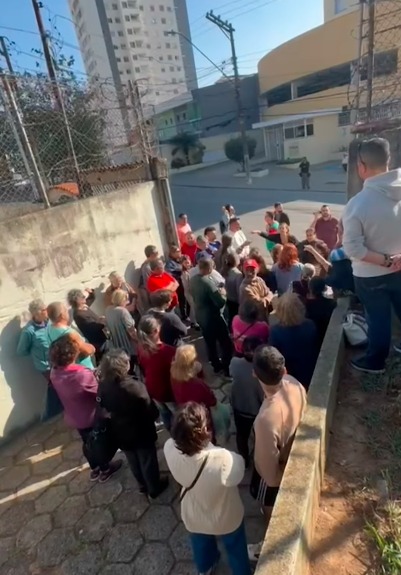 MORADORES PROTESTAM CONTRA MUDANÇAS NO CREC BAETINHA, PREFEITO GRAVA VÍDEO GARANTINDO MANUTENÇÃO DO ESPAÇO