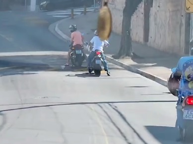 CRIMINOSOS ROUBAM MOTO E SÃO FILMADOS NA RUA DOS VIANAS