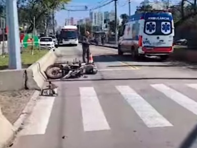 ACIDENTE ENTRE CARRO E MOTO DEIXA MOTOCICLISTA GRAVEMENTE FERIDO NA LUCAS NOGUEIRA GARCEZ