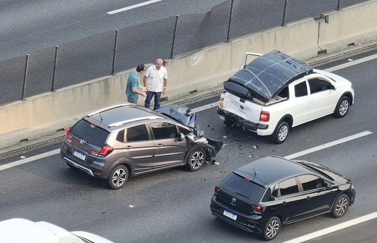 TRÂNSITO: COLISÃO TRASEIRA NO KM 21 DA ANCHIETA