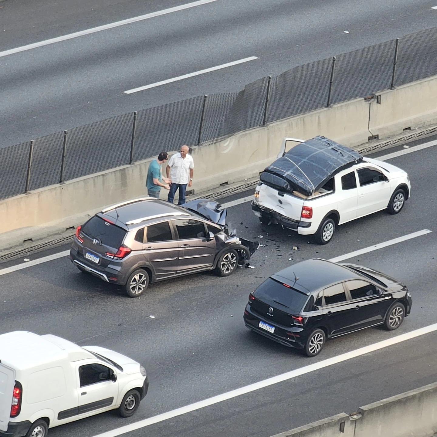 TRÂNSITO: COLISÃO TRASEIRA NO KM 21 DA ANCHIETA