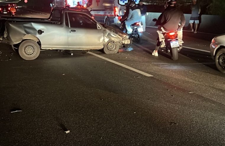 ACIDENTE ENVOLVE DOIS CARROS E UMA MOTO NO KM 23 DA ANCHIETA