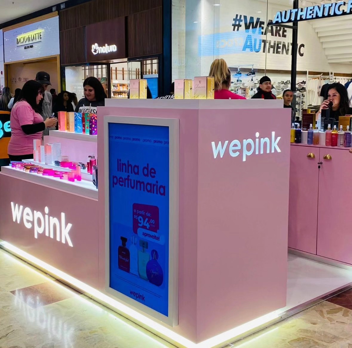 PRIMEIRO QUIOSQUE WEPINK DA INFLUENCER VIRGÍNIA FONSECA É INAUGURADO NO ABC PAULISTA