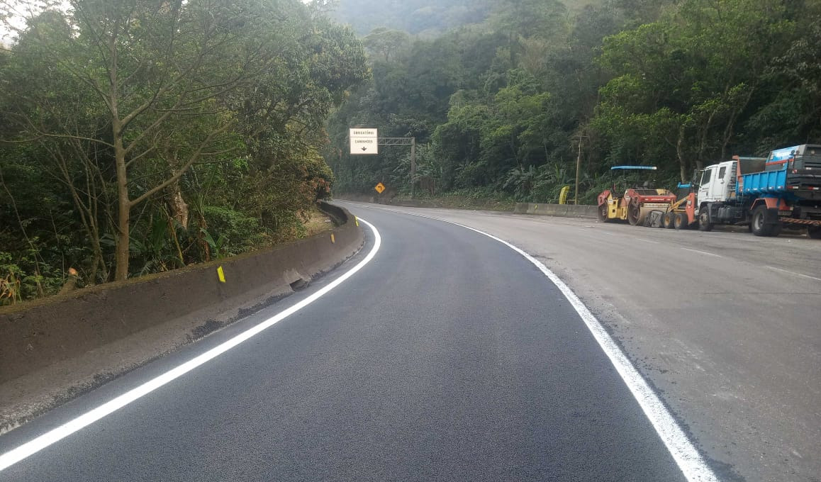 ECOVIAS INTENSIFICA REVITALIZAÇÃO DO PAVIMENTO NA SERRA DA RODOVIA ANCHIETA EM SETEMBRO