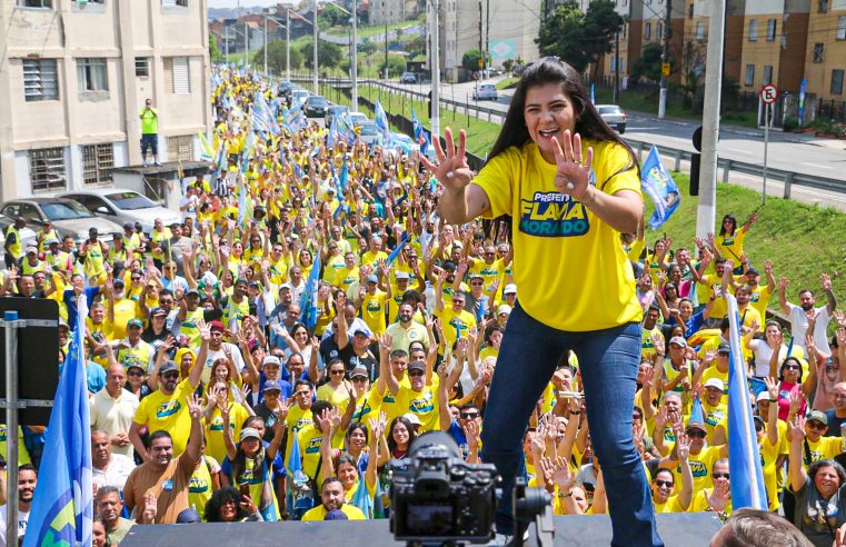 CAMINHADA DE FLÁVIA MORANDO REÚNE 3 MIL PESSOAS NO TRÊS MARIAS
