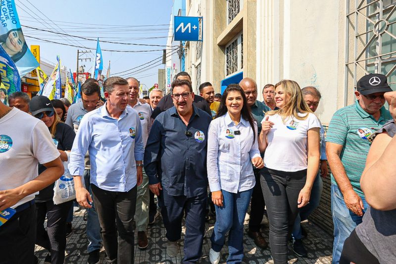 FLÁVIA MORANDO RECEBE APOIO DO APRESENTADOR RATINHO