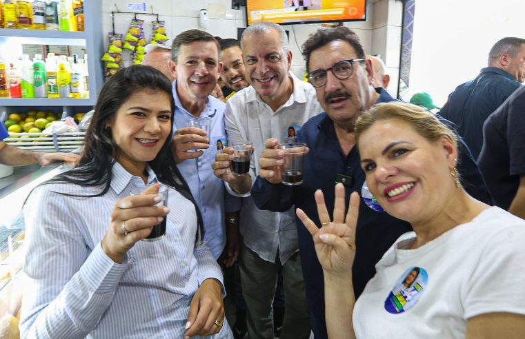 FLÁVIA MORANDO RECEBE APOIO DO APRESENTADOR RATINHO