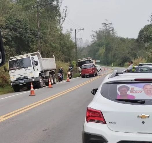 MOTORISTA ATROPELA CHARRETE EM RIBEIRÃO PIRES E HOMEM PERDE A VIDA