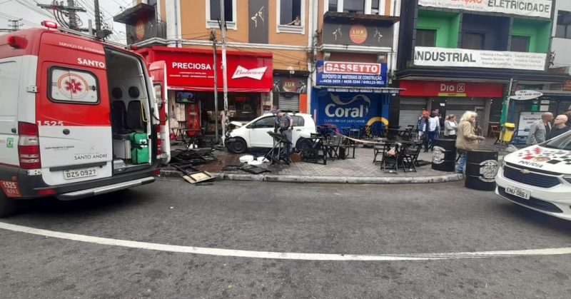 CONFUSÃO ACABA EM ATROPELAMENTO DE PESSOA E CADEIRADA NA CABEÇA DO MOTORISTA EM SANTO ANDRÉ