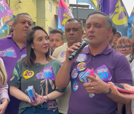 MARCELO LIMA FAZ CAMINHADA NO JARDIM LIMPÃO AO LADO DE RENATA ABREU