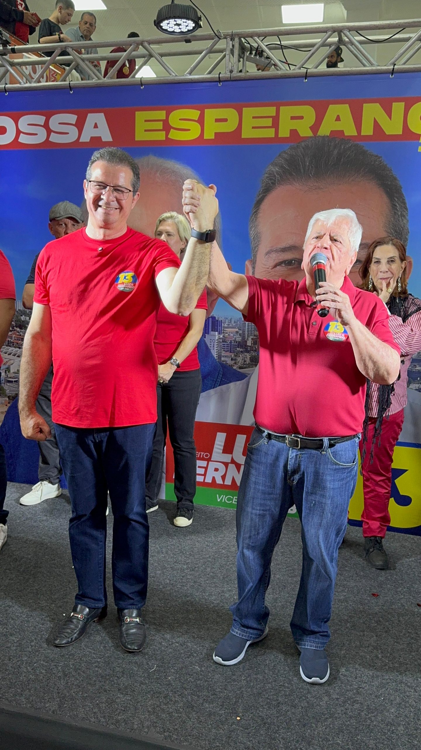 LUIZ FERNANDO INAUGURA COMITÊ E ELEVA TOM CONTRA ADVERSÁRIO