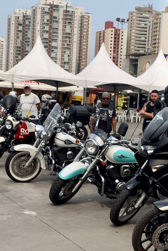 PAÇO MUNICIPAL RECEBE EVENTO DE MOTOCICLISMO COM PROGRAMAÇÃO MUSICAL