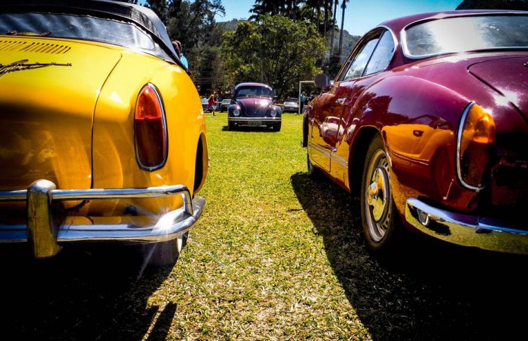 ENCONTRO DE CARROS ANTIGOS REÚNE FUSCAS, OPALAS E O CLÁSSICO BEL AIR NO SHOPPING PRAÇA DA MOÇA