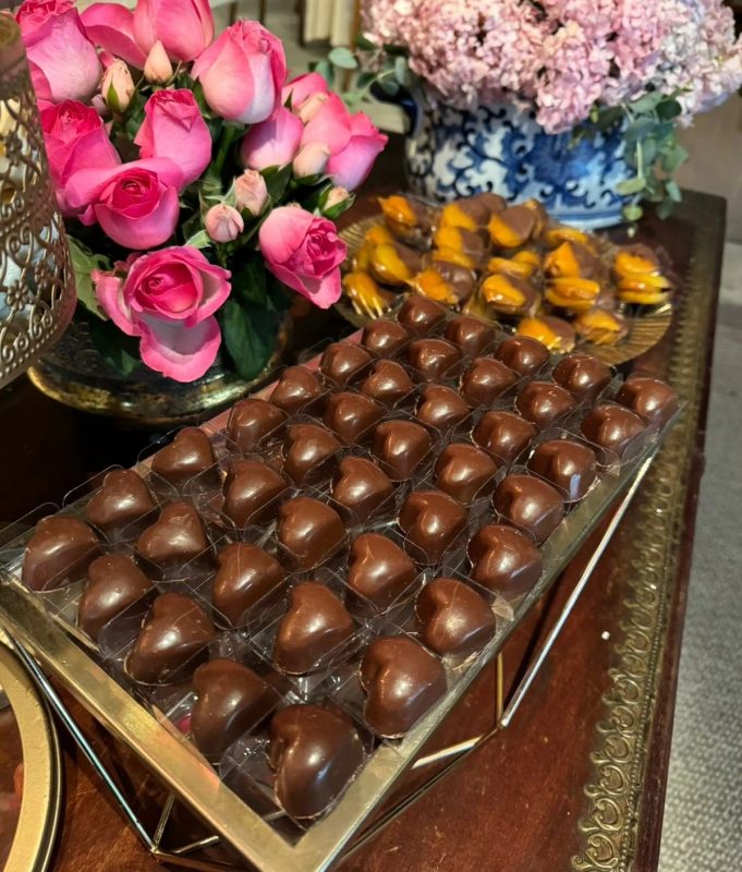 EX-SECRETÁRIA MUDA DE PROFISSÃO E FATURA R$ 25 MIL POR MÊS VENDENDO DOCES FINOS EM SÃO BERNARDO