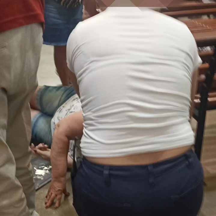 MULHER DESMAIA DEVIDO AO CALOR NO POUPATEMPO E POPULAÇÃO COBRA GOVERNO TARCÍSIO