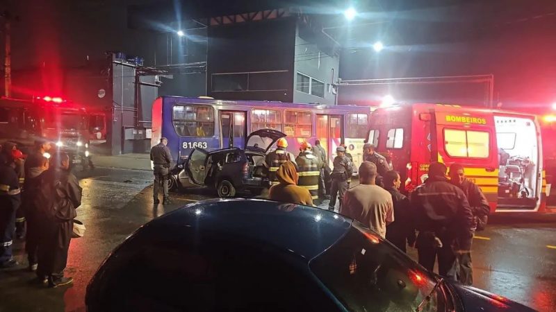 MULHER A CAMINHO DO HOSPITAL MORRE APÓS CARRO DO NAMORADO COLIDIR COM ÔNIBUS DURANTE TRAJETO EM RIBEIRÃO PIRES
