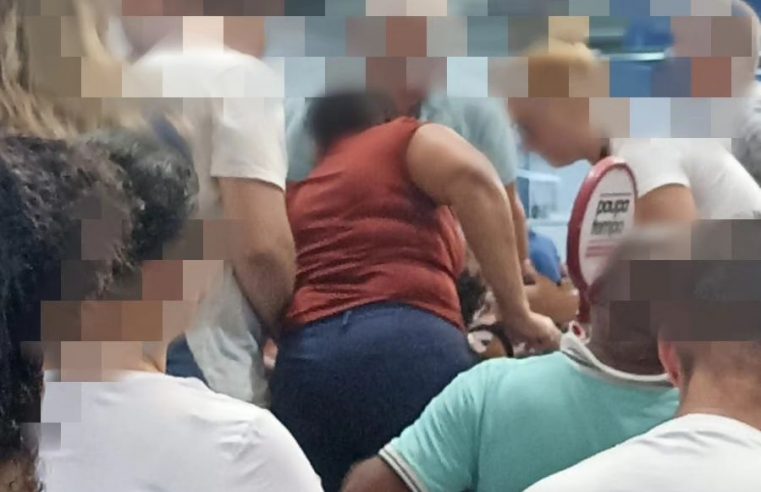 MULHER DESMAIA DEVIDO AO CALOR NO POUPATEMPO E POPULAÇÃO COBRA GOVERNO TARCÍSIO