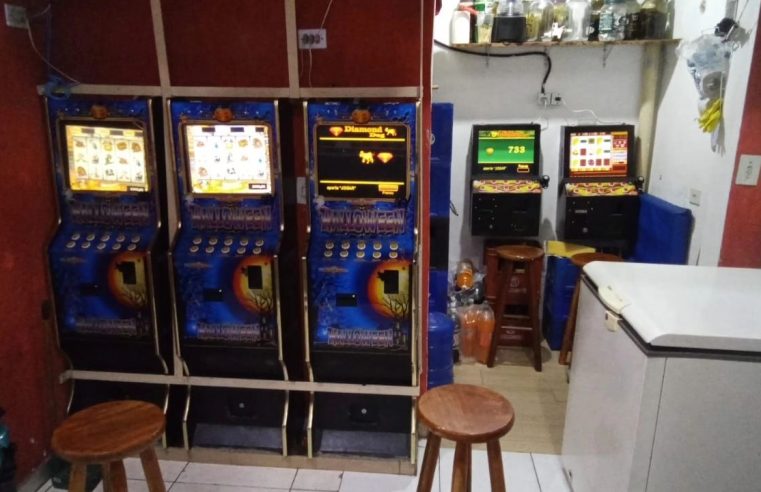 DENÚNCIA DE PERTURBAÇÃO DE SOSSEGO TERMINA COM APREENSÃO DE MÁQUINAS CAÇA-NÍQUEL EM BAR NA VILA SÃO PEDRO