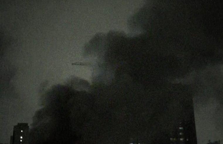 INCÊNDIO ATINGE PRÉDIO INDUSTRIAL NO JARDIM PLANALTO