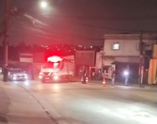 MOTORISTA DE APLICATIVO TEM MAL SÚBITO E ATROPELA 5 PESSOAS NA RUA DOS VIANAS