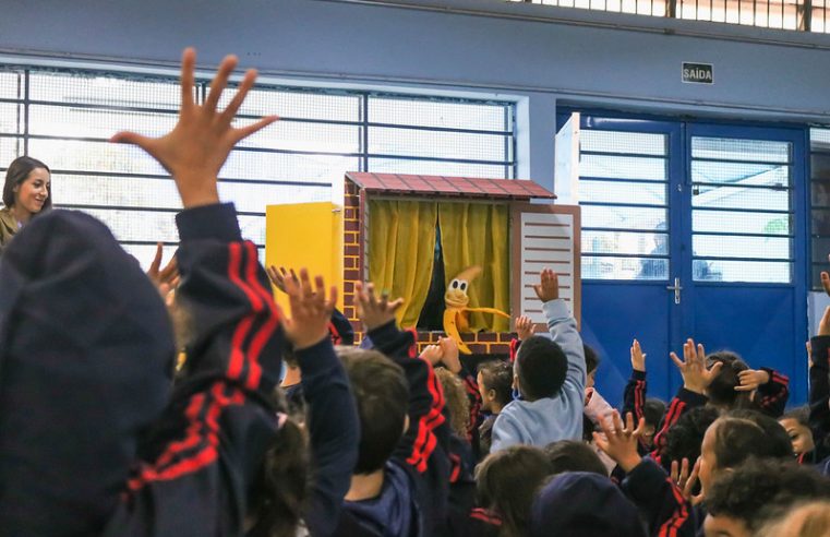 DIADEMA UTILIZA TEATRO PARA ENSINAR CRIANÇAS SOBRE ALIMENTAÇÃO E HÁBITOS SAUDÁVEIS