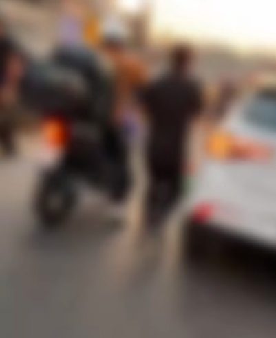 MOTORISTA INVADE A CALÇADA, ATROPELA 5 PESSOAS E QUASE É LINCHADO POR POPULARES NA RUA DOS VIANAS