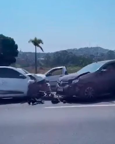 COLISÃO ENTRE QUATRO VEÍCULOS NA ANCHIETA, KM 24