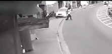 VÍDEO MOSTRA O MOMENTO EM QUE CINCO PESSOAS SÃO ATINGIDAS POR VEÍCULO NA RUA DOS VIANAS