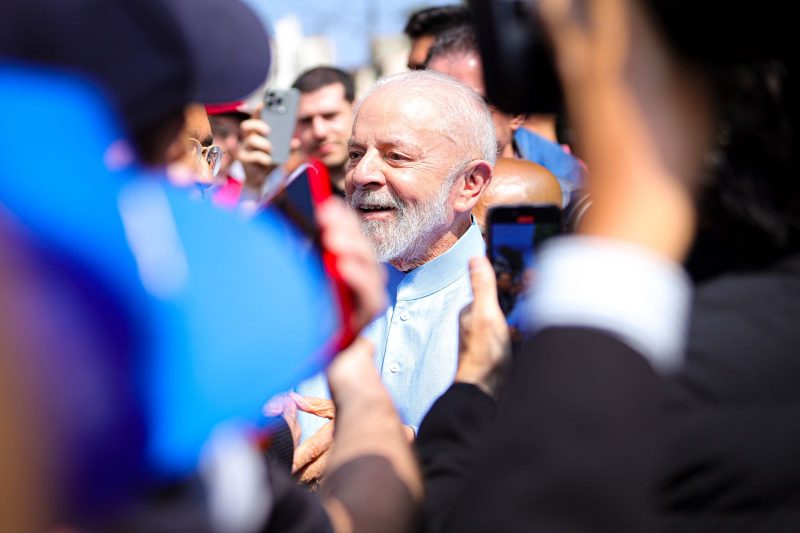 LULA VOTA EM SÃO BERNARDO E PEDE VOTOS PARA CANDIDATOS DO ABC