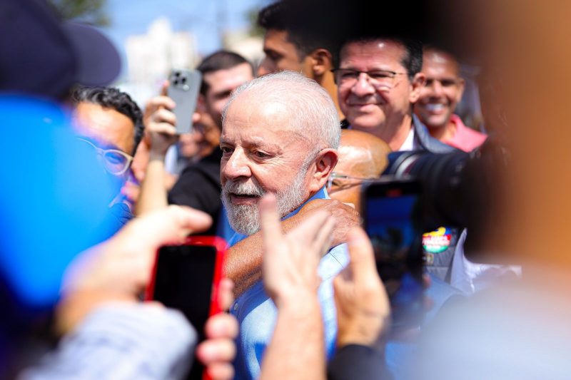 LULA VOTA EM SÃO BERNARDO E PEDE VOTOS PARA CANDIDATOS DO ABC